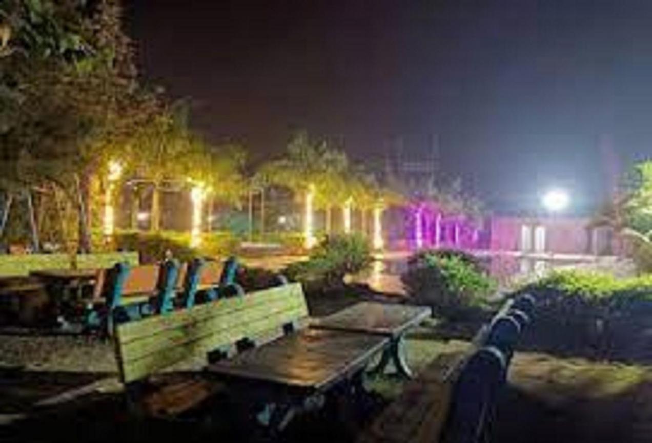 Hotel Metro Palace Resort Карджат Экстерьер фото