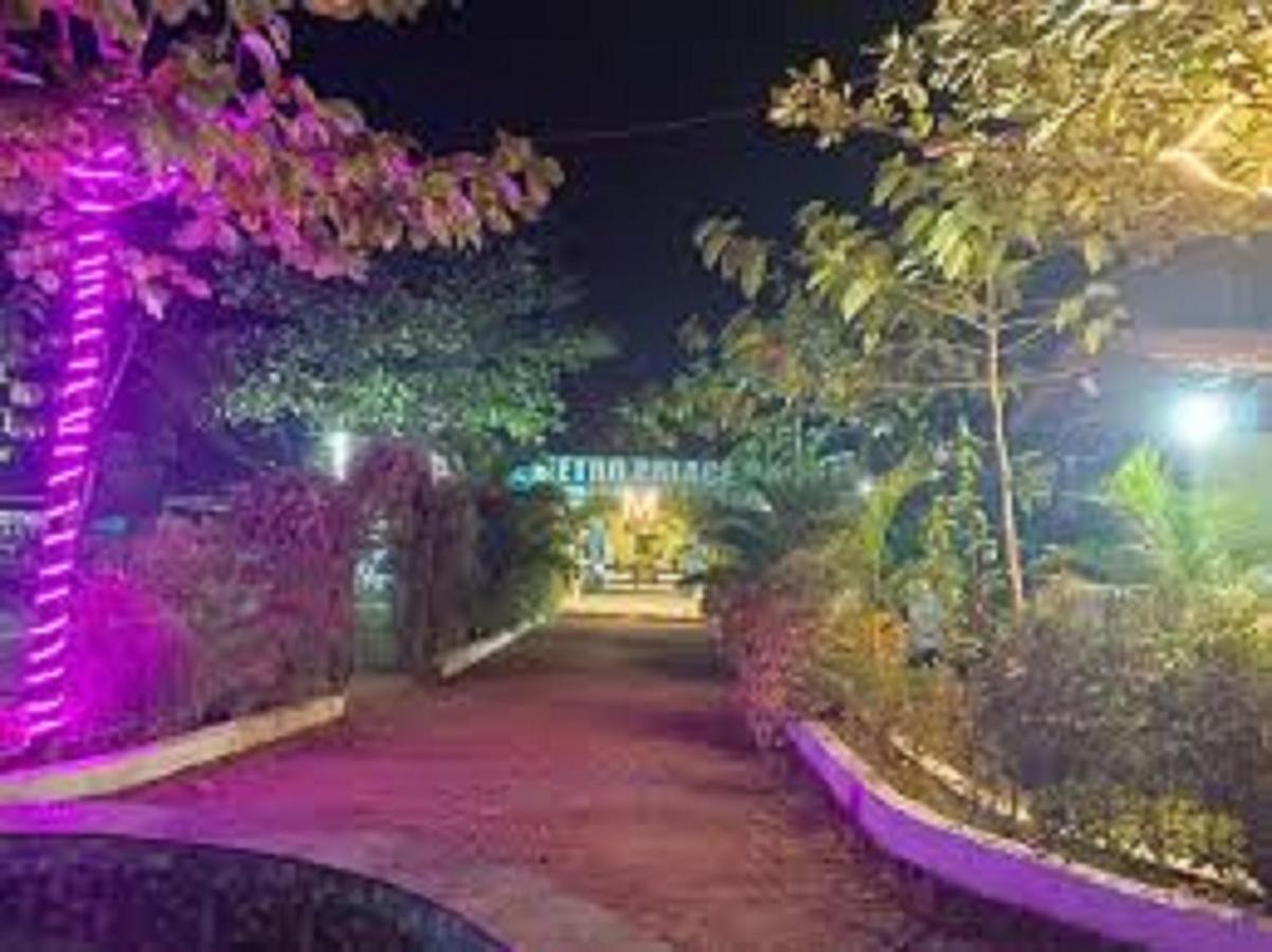 Hotel Metro Palace Resort Карджат Экстерьер фото